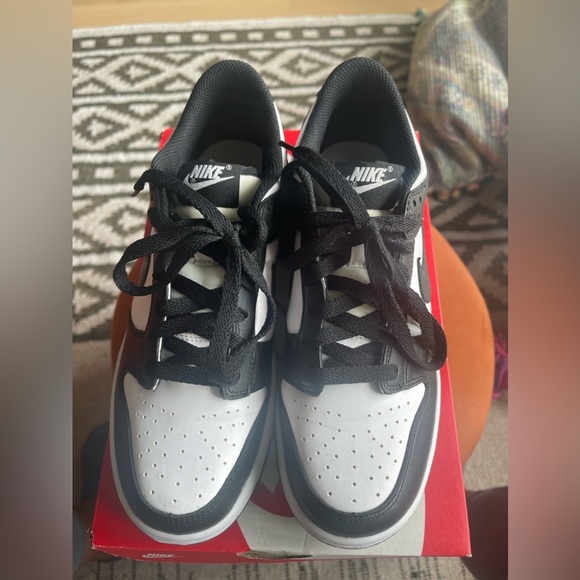 Nike dunk low panda (GS) - Picture 2 of 5